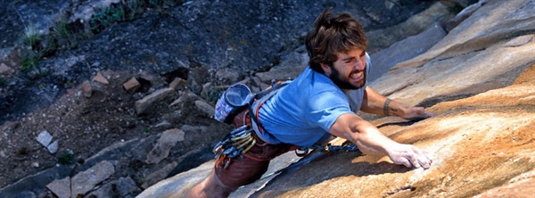Alumnus climbs into a journalism career 